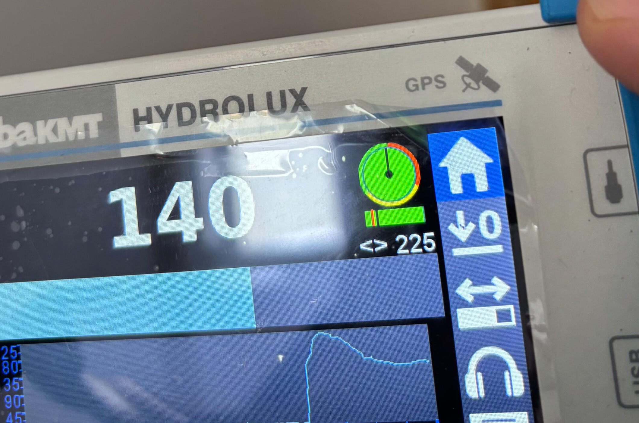 Equipamento AquaAlerta a medir concentração de gás traçador para deteção de fuga de água.